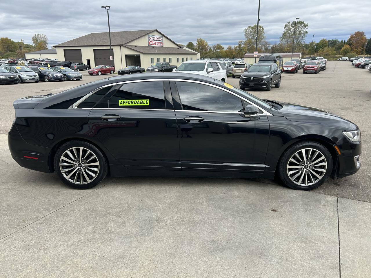 Used 2017 Lincoln MKZ Premiere FWD image 4