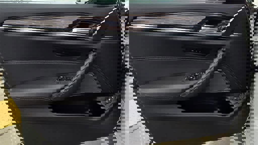 Used 2022 BMW 530e w/ Premium Package image 16