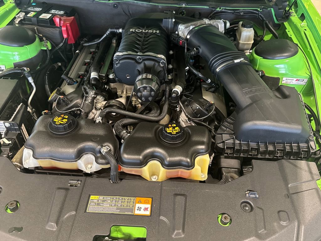 Used 2013 Ford Mustang GT Premium RWD image 4