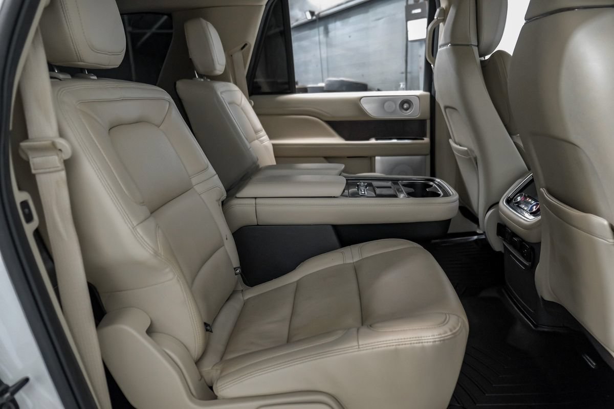 Used 2020 Lincoln Navigator L Reserve w/ Luxury Package RWD image 34