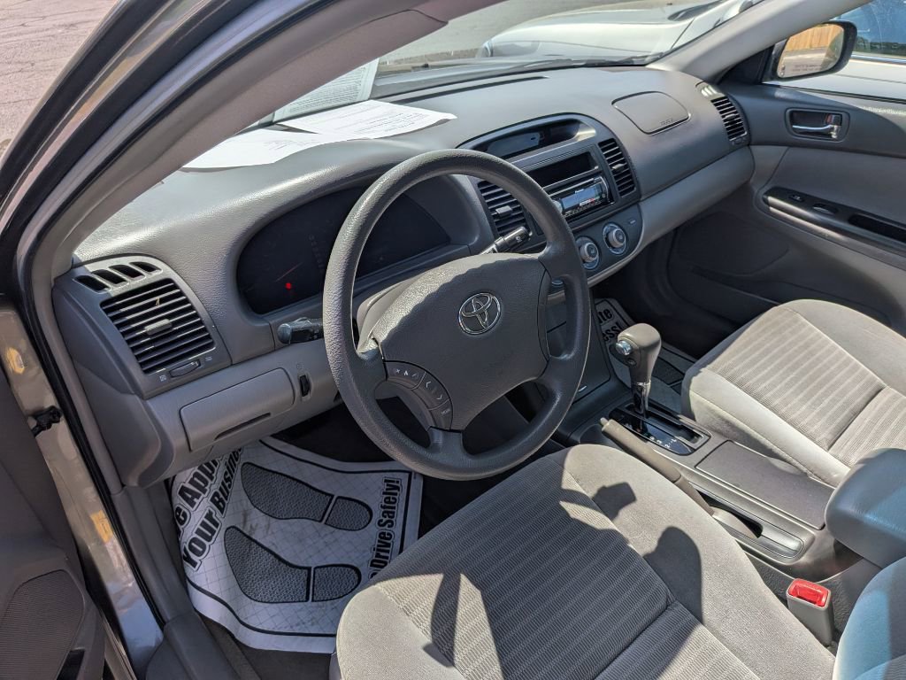 Used 2005 Toyota Camry LE FWD image 12