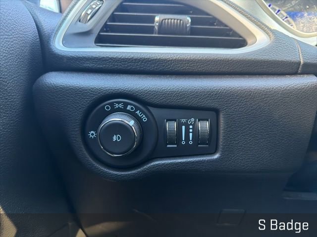 Used 2022 Chrysler Pacifica Touring-L w/ Uconnect Theater Family Group image 34