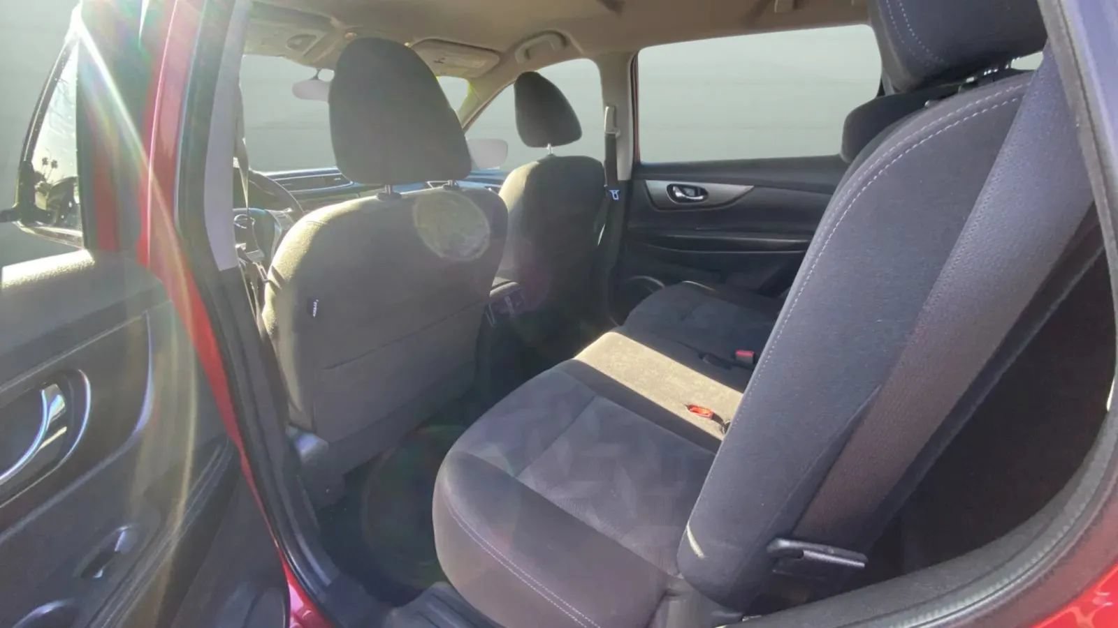 Used 2016 Nissan Rogue SV FWD image 15