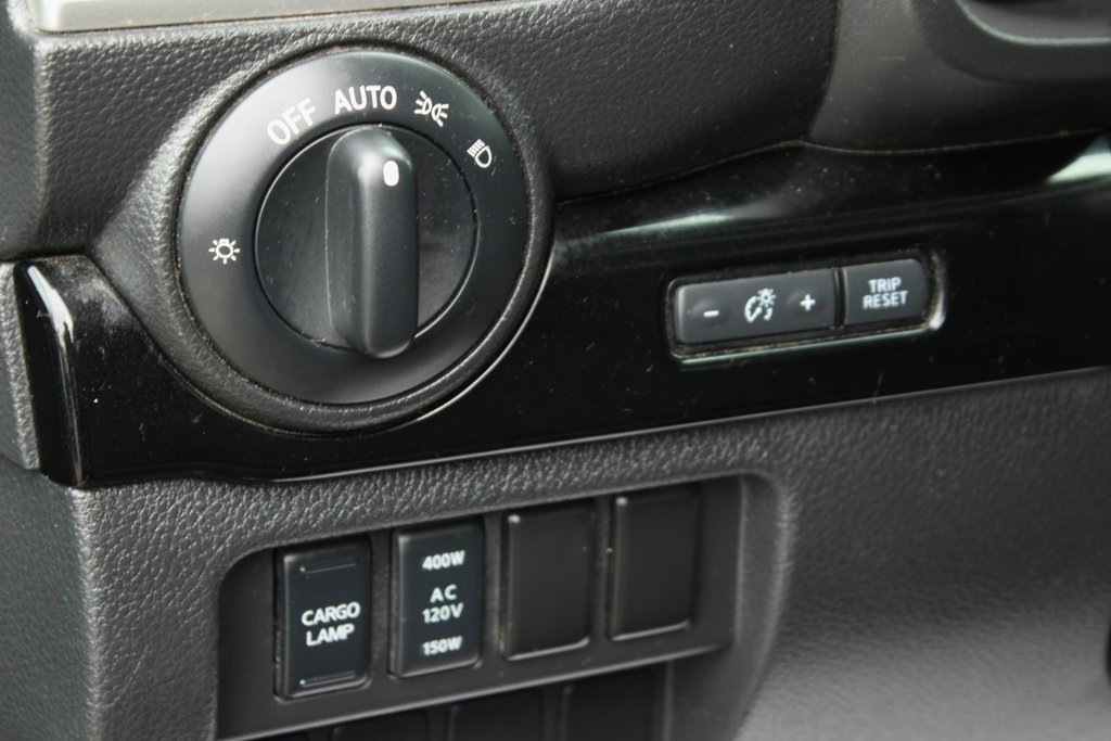 Used 2021 Nissan Titan SV w/ SV Convenience Package image 18