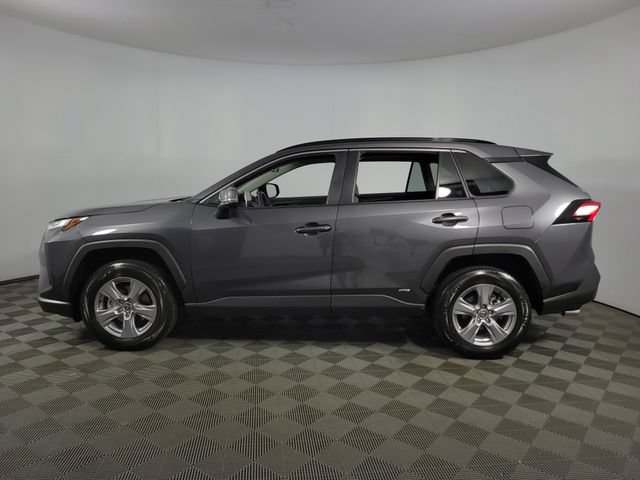 Used 2025 Toyota RAV4 XLE AWD/4WD image 4