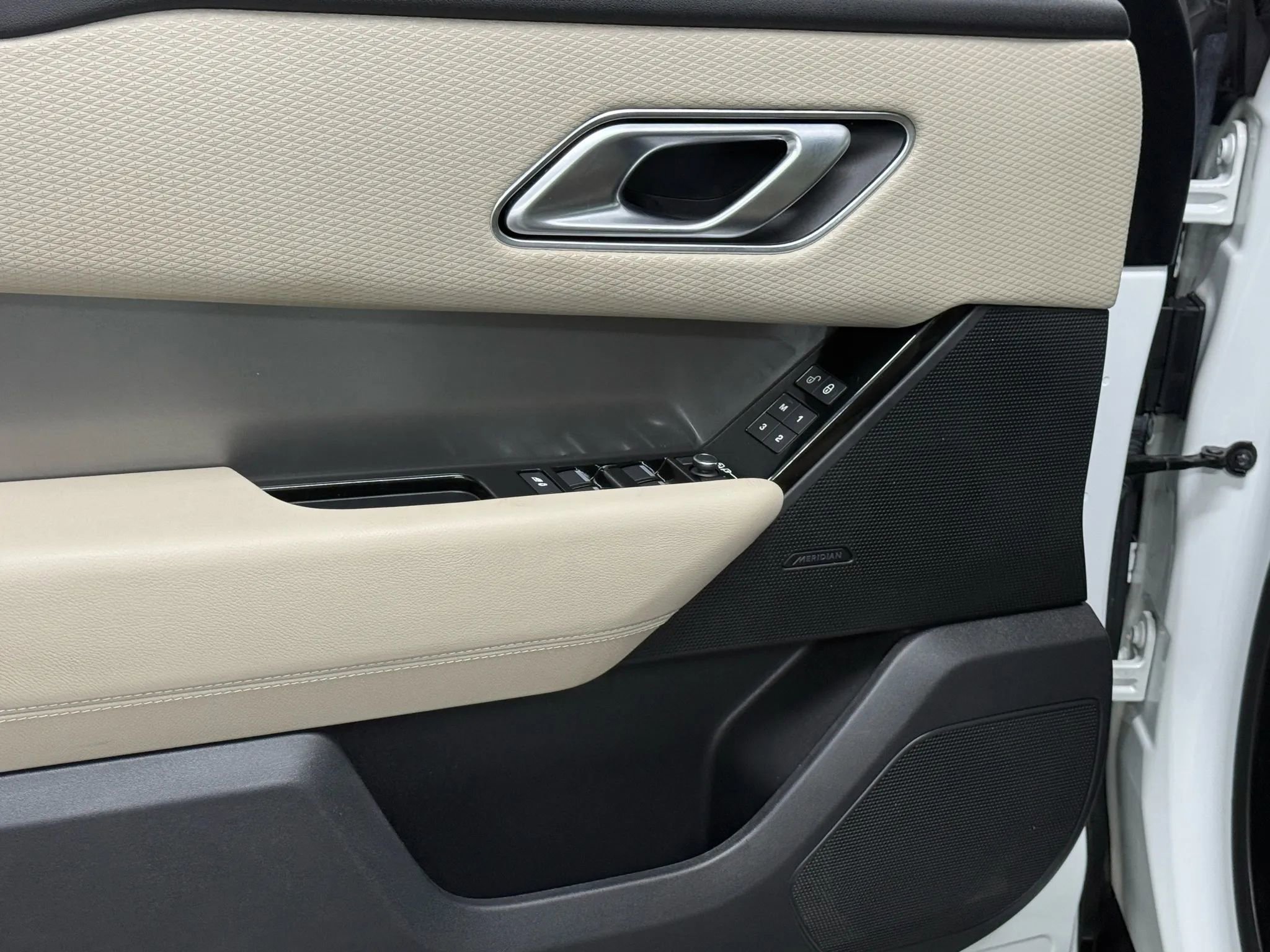 Used 2020 Land Rover Range Rover Velar S image 20