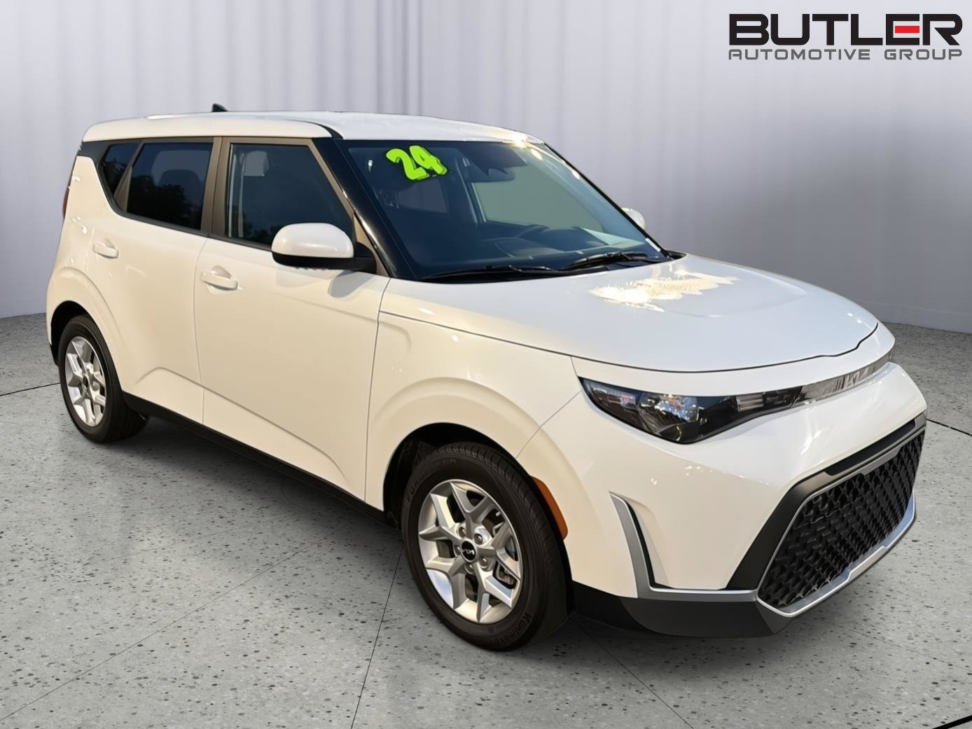 Used 2024 Kia Soul LX w/ Option Group 015 FWD image 8