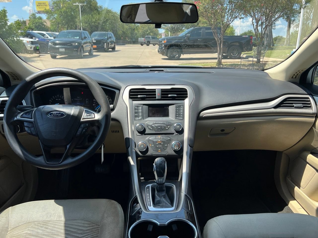 Used 2016 Ford Fusion SE FWD image 12