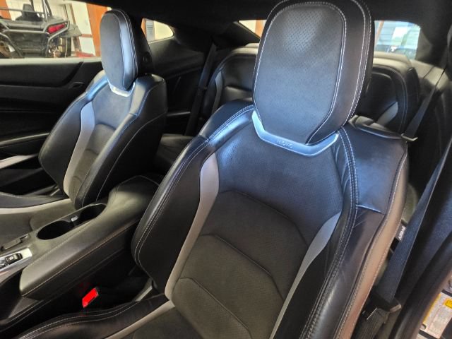 Used 2021 Chevrolet Camaro LT w/ 1LE Track Performance Package RWD image 9