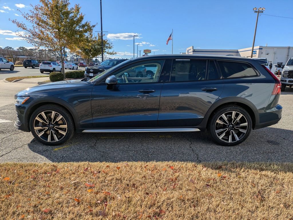 Used 2020 Volvo V60 T5 Cross Country AWD/4WD image 7