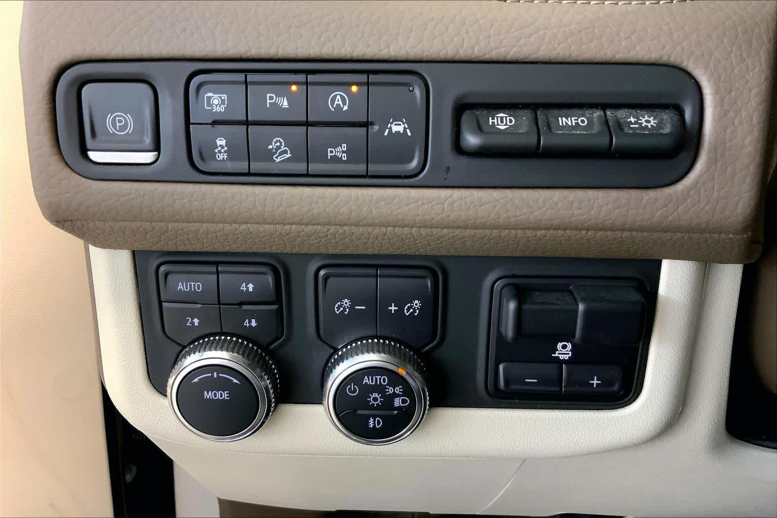 Used 2023 GMC Yukon XL Denali w/ Advanced Technology Package AWD/4WD image 35