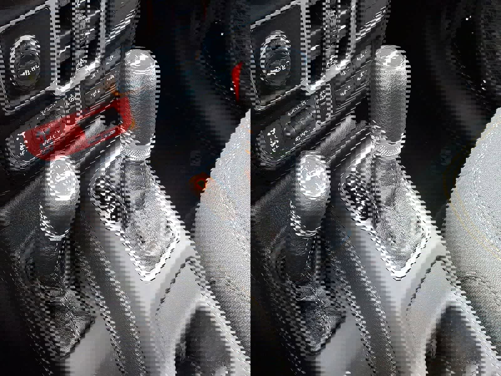 Used 2025 Jeep Wrangler Willys image 21