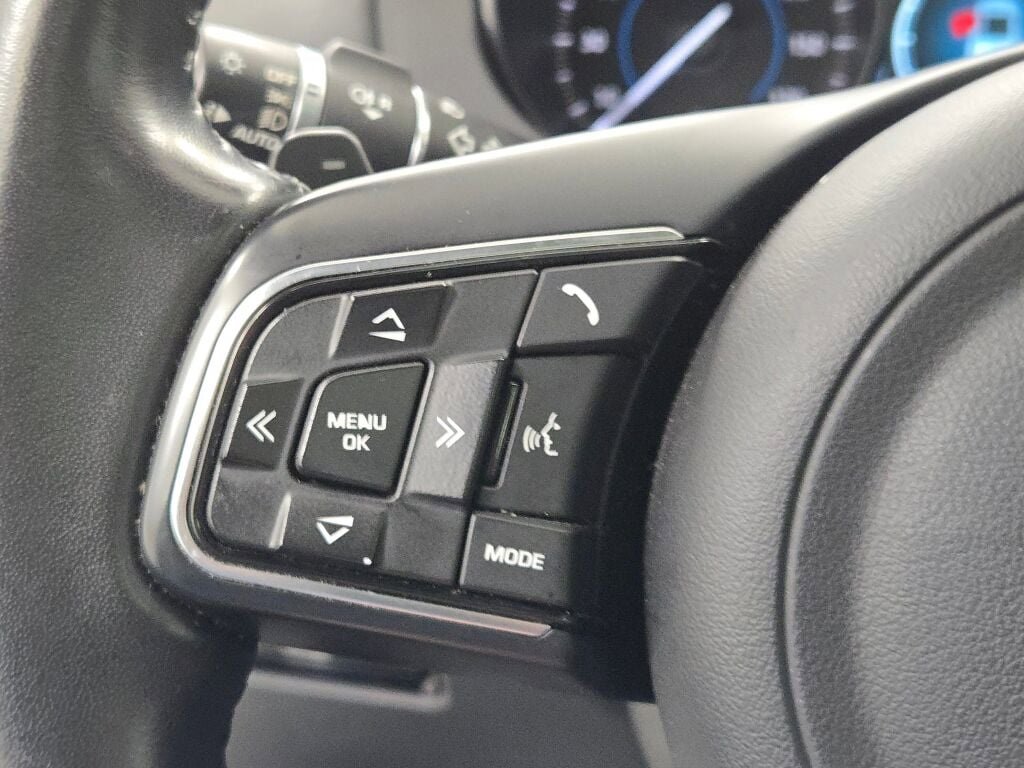 Used 2019 Jaguar F-PACE Premium image 35