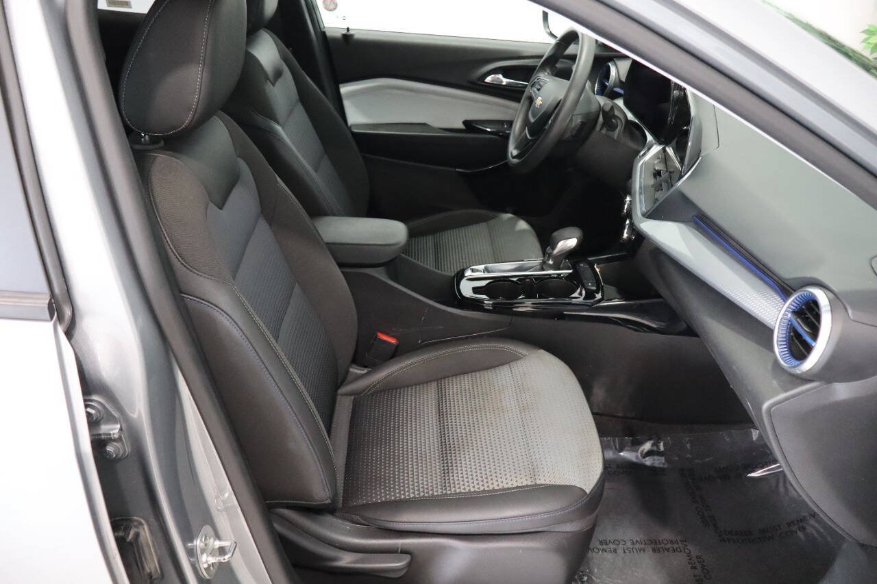Used 2024 Chevrolet Trax LT FWD image 10