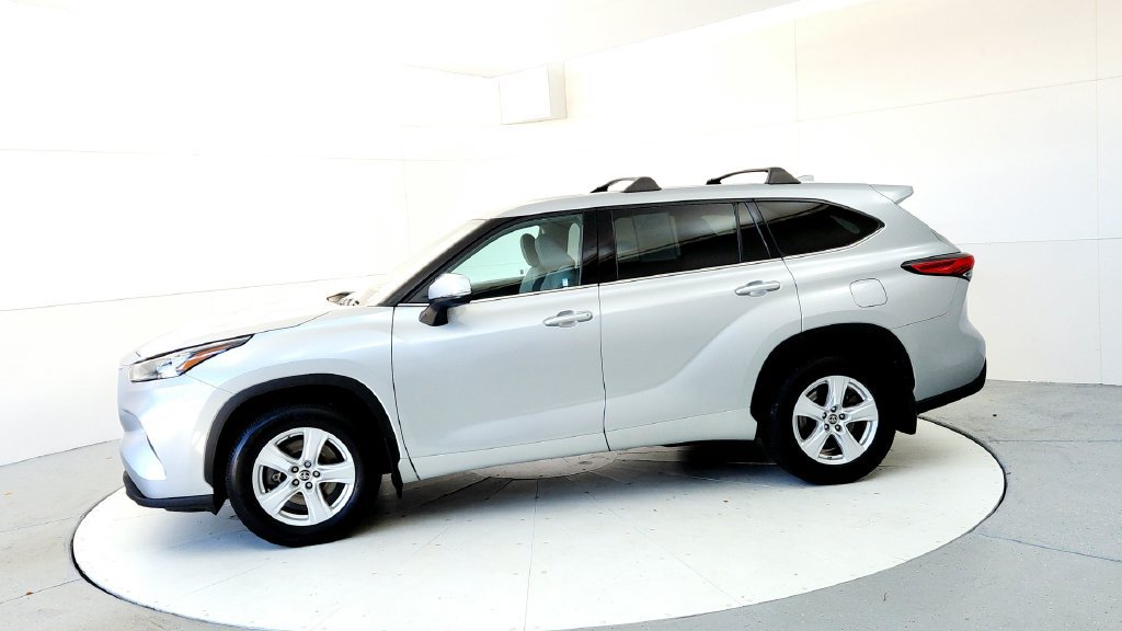 Certified 2020 Toyota Highlander L AWD/4WD image 3
