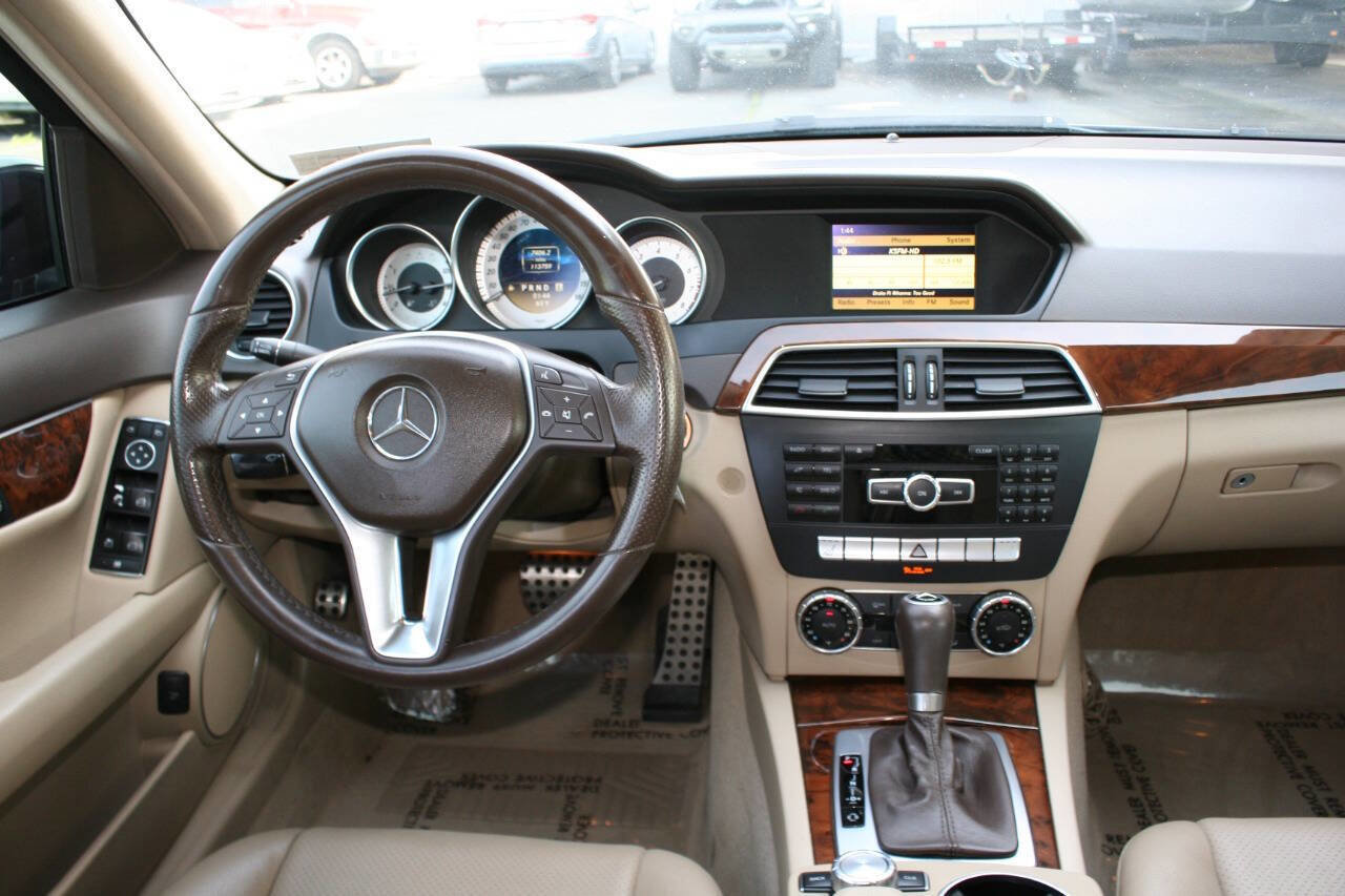 Used 2012 Mercedes-Benz C 300 C 300 Luxury 4MATIC AWD 4dr Se image 11