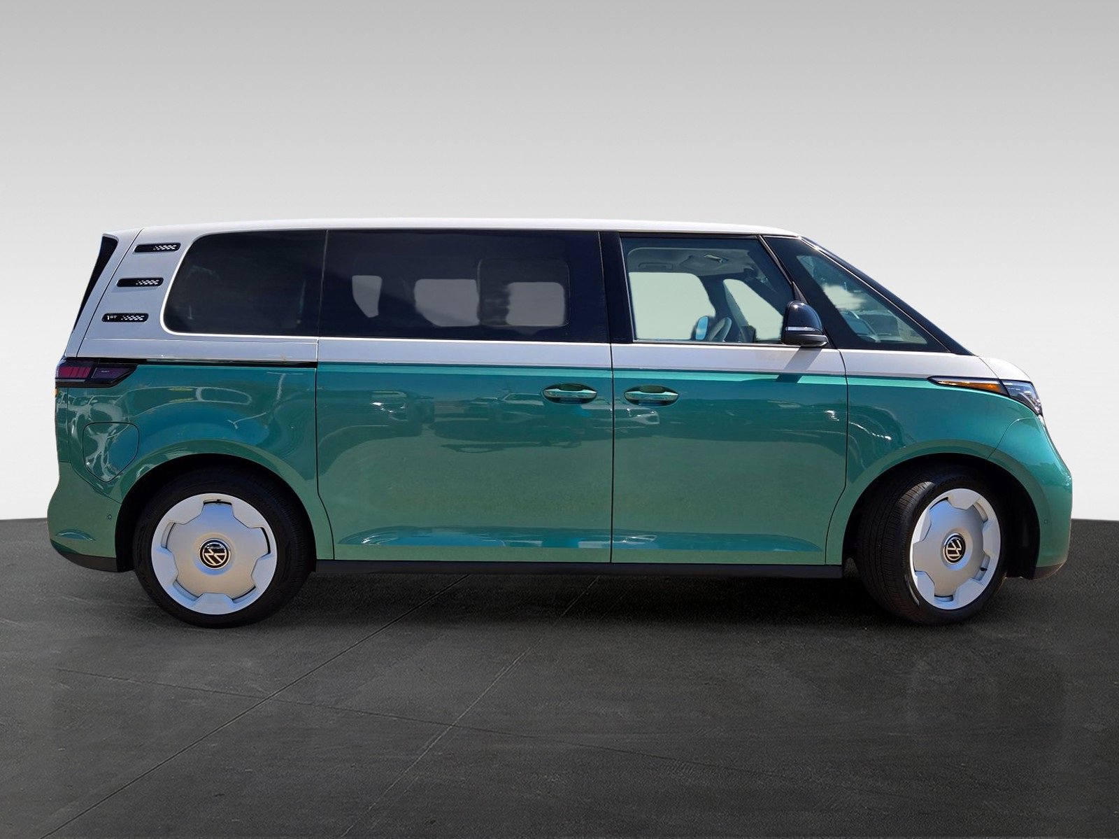 New 2025 Volkswagen ID. Buzz 1st Edition image 3
