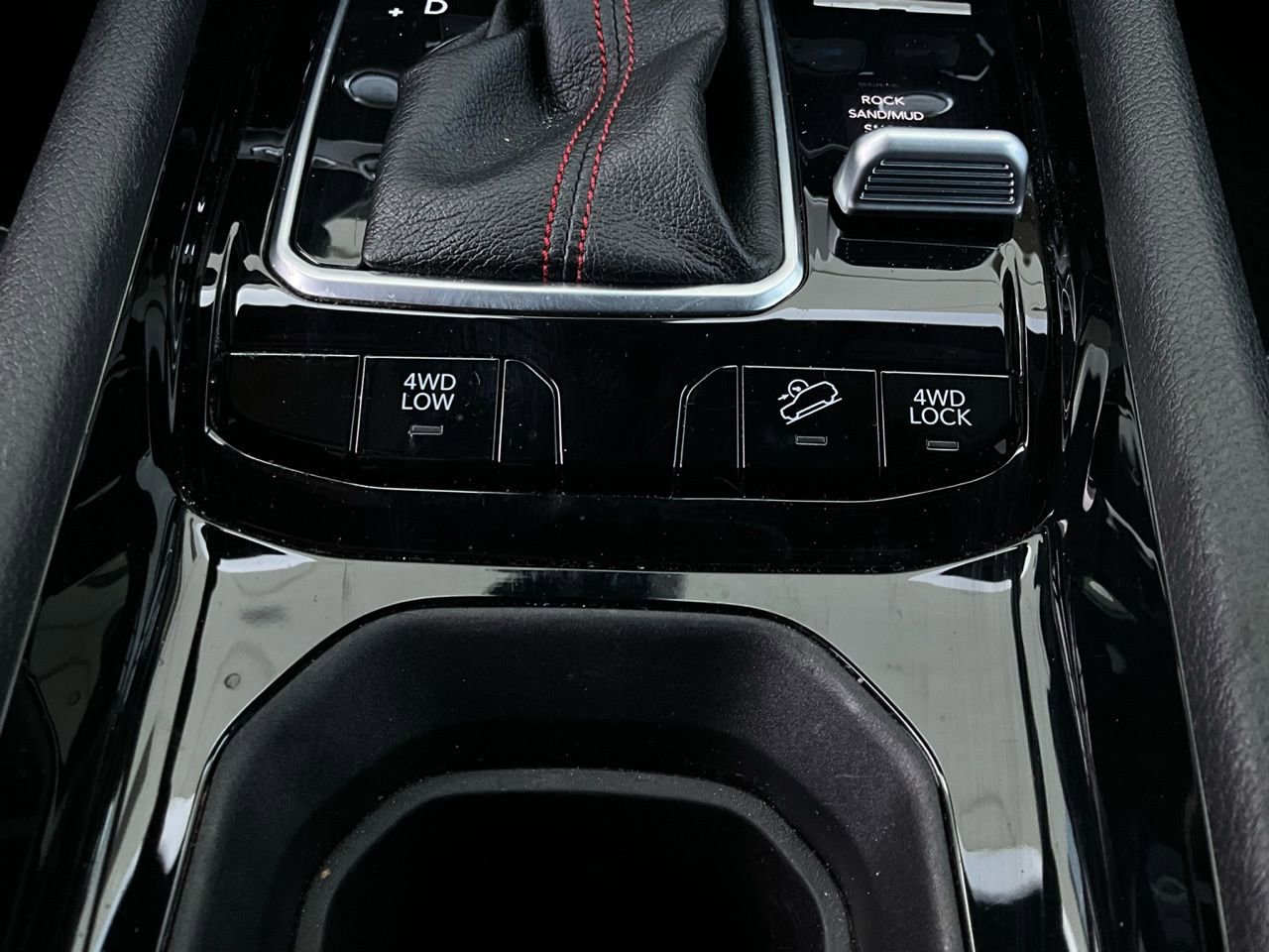 Used 2025 Jeep Compass Trailhawk image 22