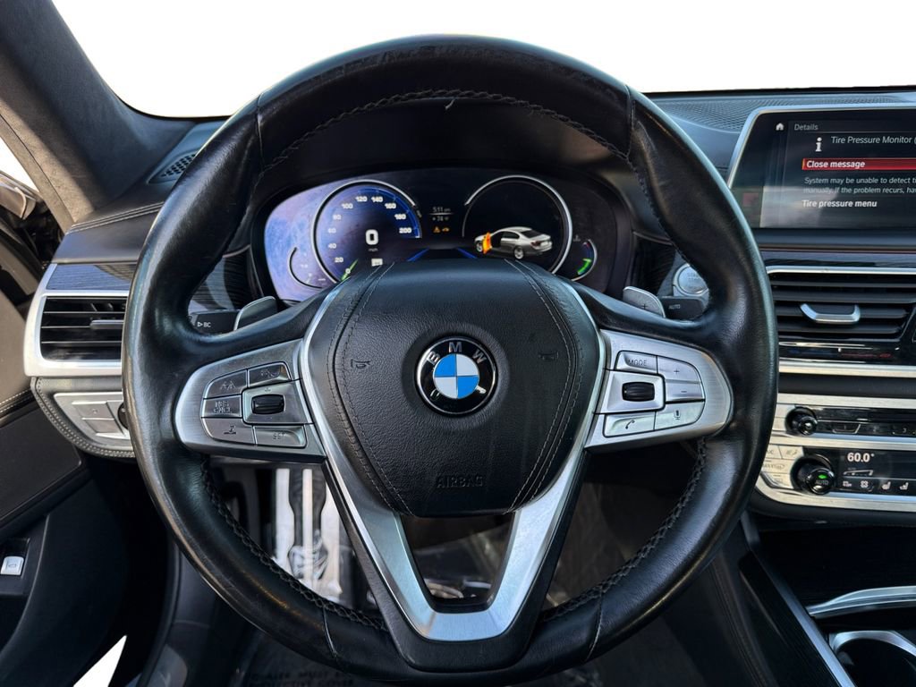 Used 2018 BMW 750i xDrive image 12