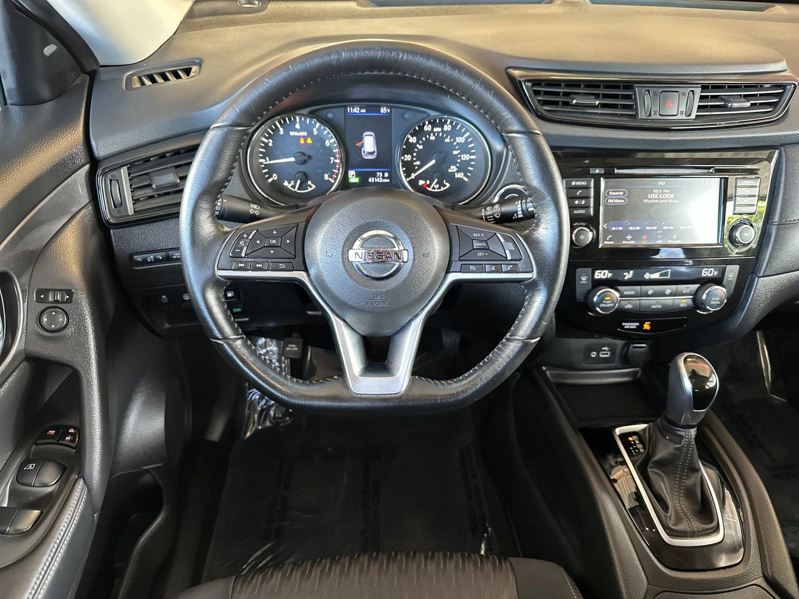 Used 2020 Nissan Rogue SV FWD image 18