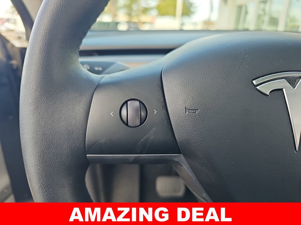 Used 2022 Tesla Model Y Long Range image 18