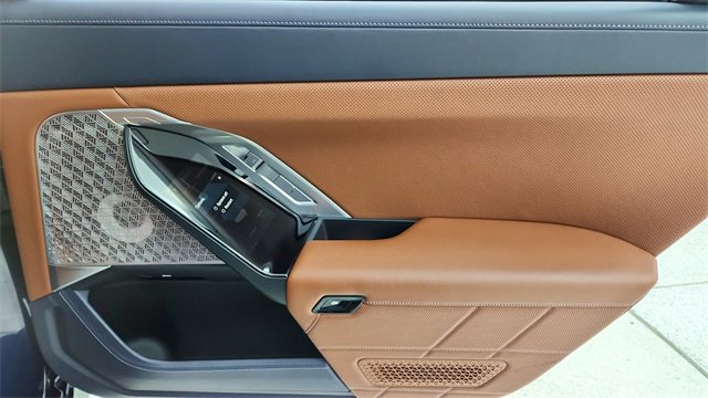 Used 2023 BMW i7 xDrive60 image 28