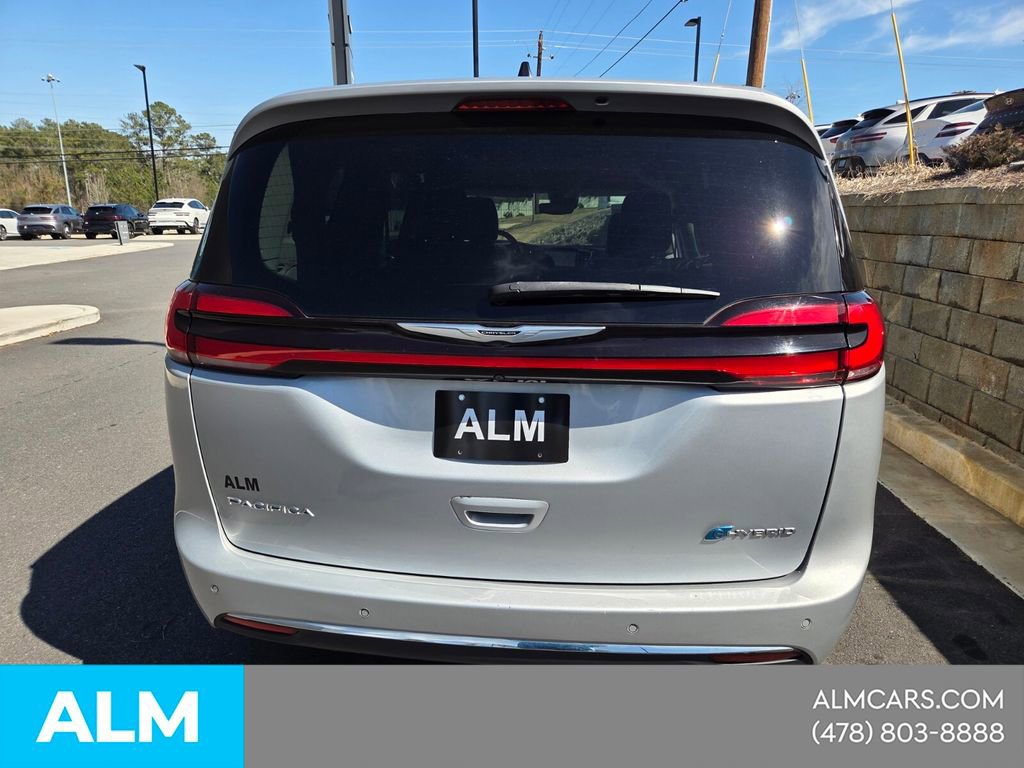 Used 2023 Chrysler Pacifica Touring-L image 12
