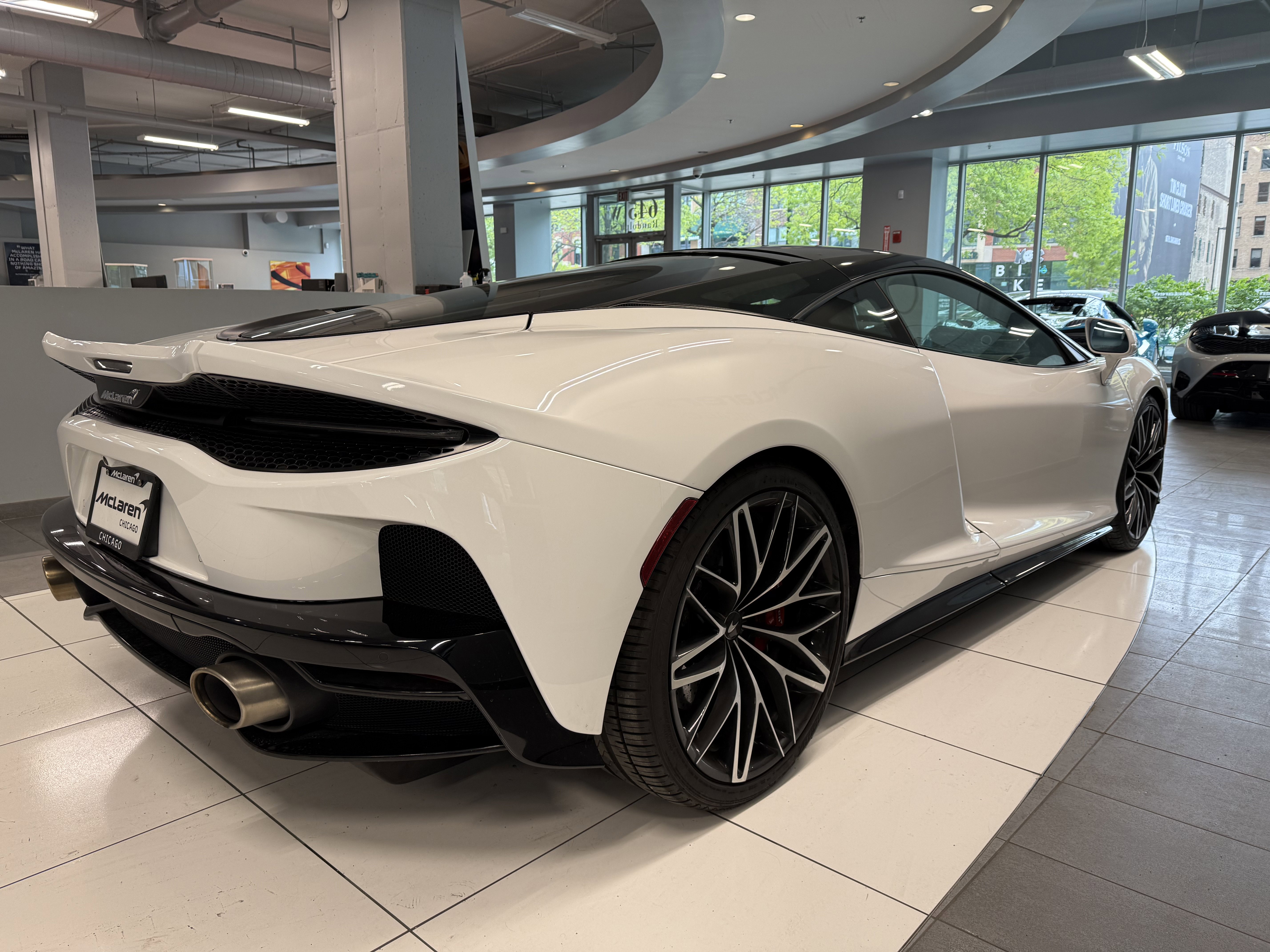 Used 2023 McLaren GT RWD image 4