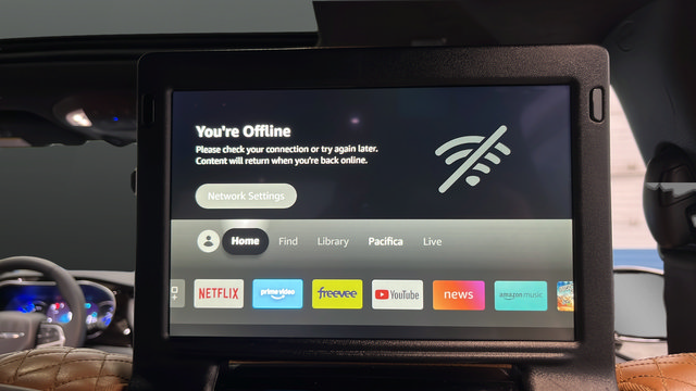 Used 2023 Chrysler Pacifica Pinnacle FWD image 38