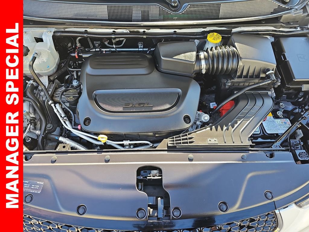 Used 2024 Chrysler Pacifica Touring-L image 32