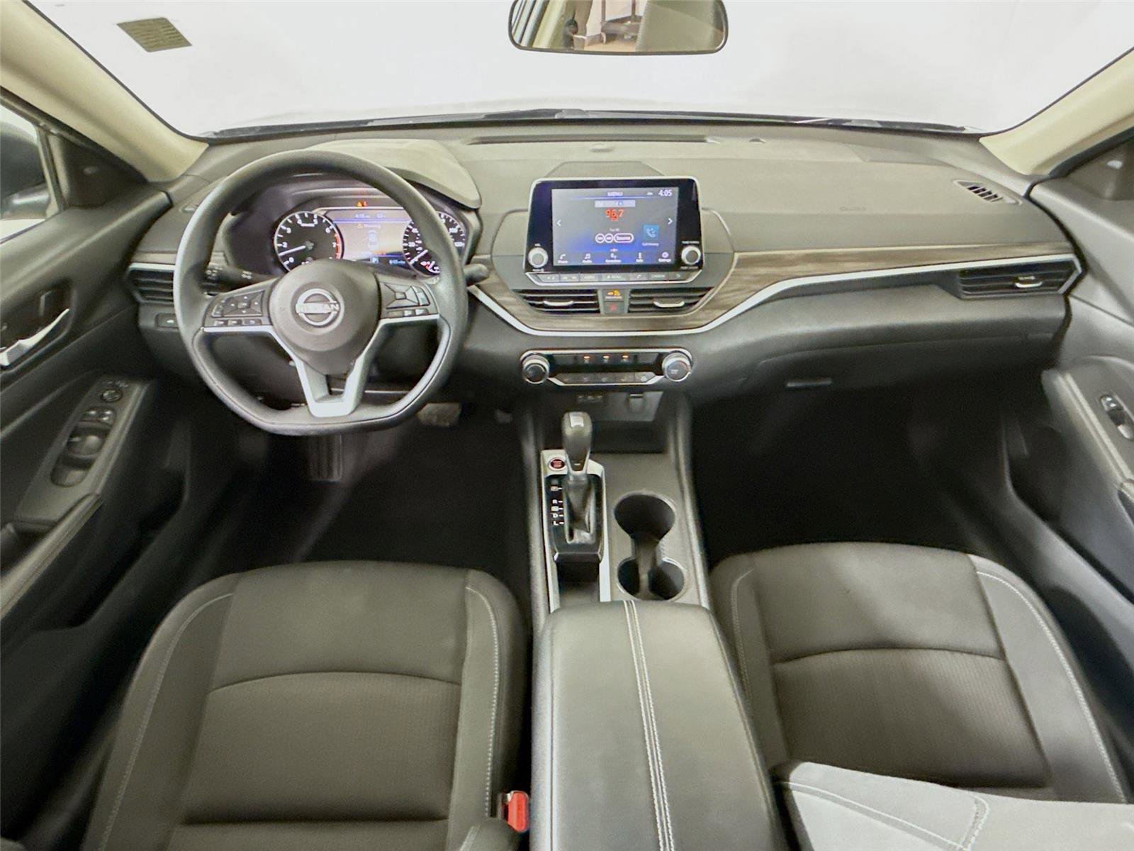 Used 2025 Nissan Altima 2.5 SV FWD image 29