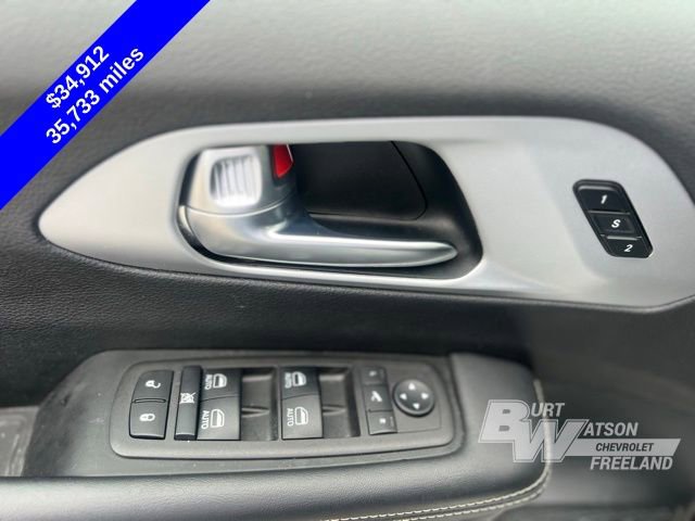 Used 2025 Chrysler Pacifica Limited image 13