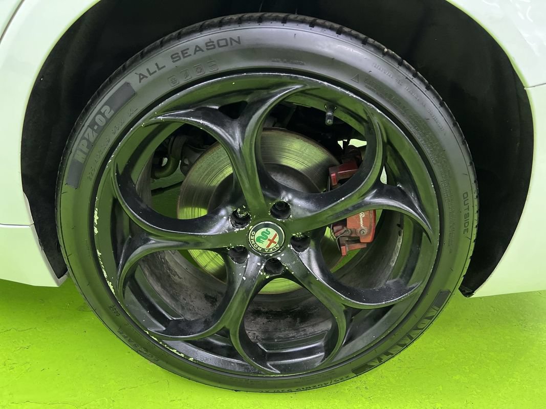 Used 2020 Alfa Romeo Giulia Ti Sport w/ Quick Order Package 22S Sport AWD/4WD image 15