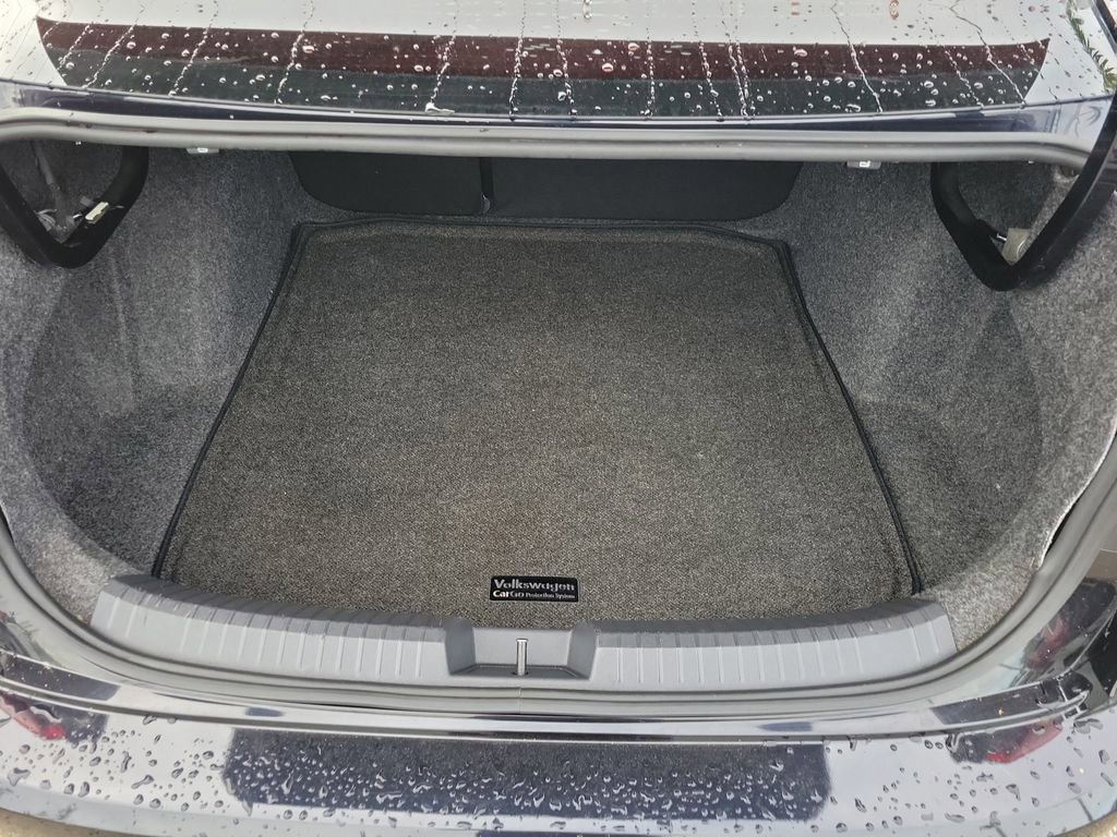 Used 2019 Volkswagen Jetta R-Line image 11