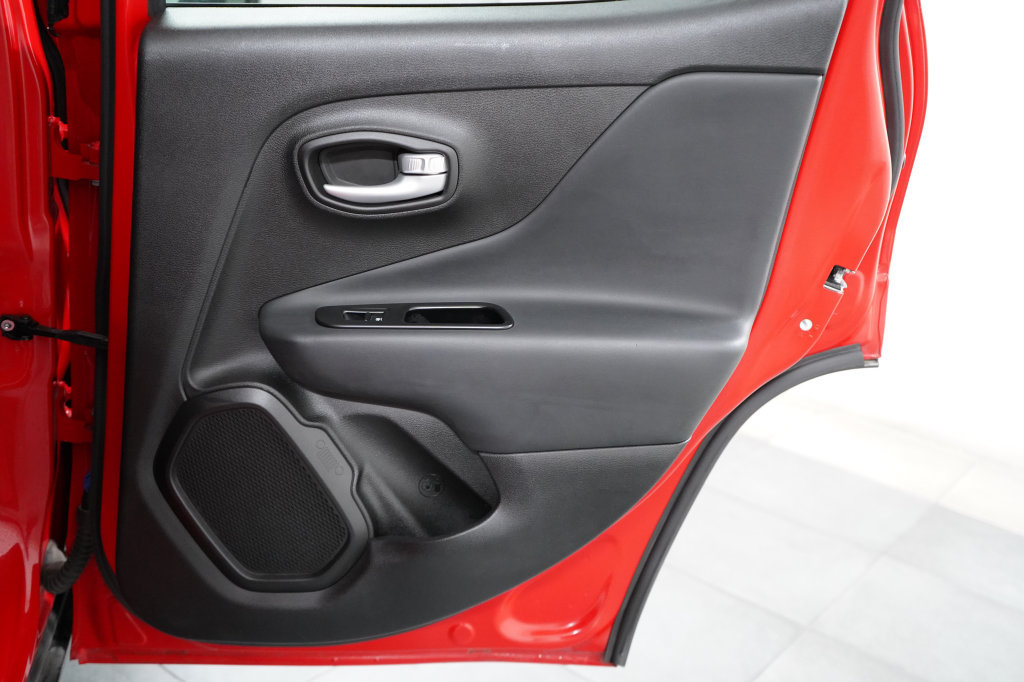 Certified 2023 Jeep Renegade Latitude AWD/4WD image 30