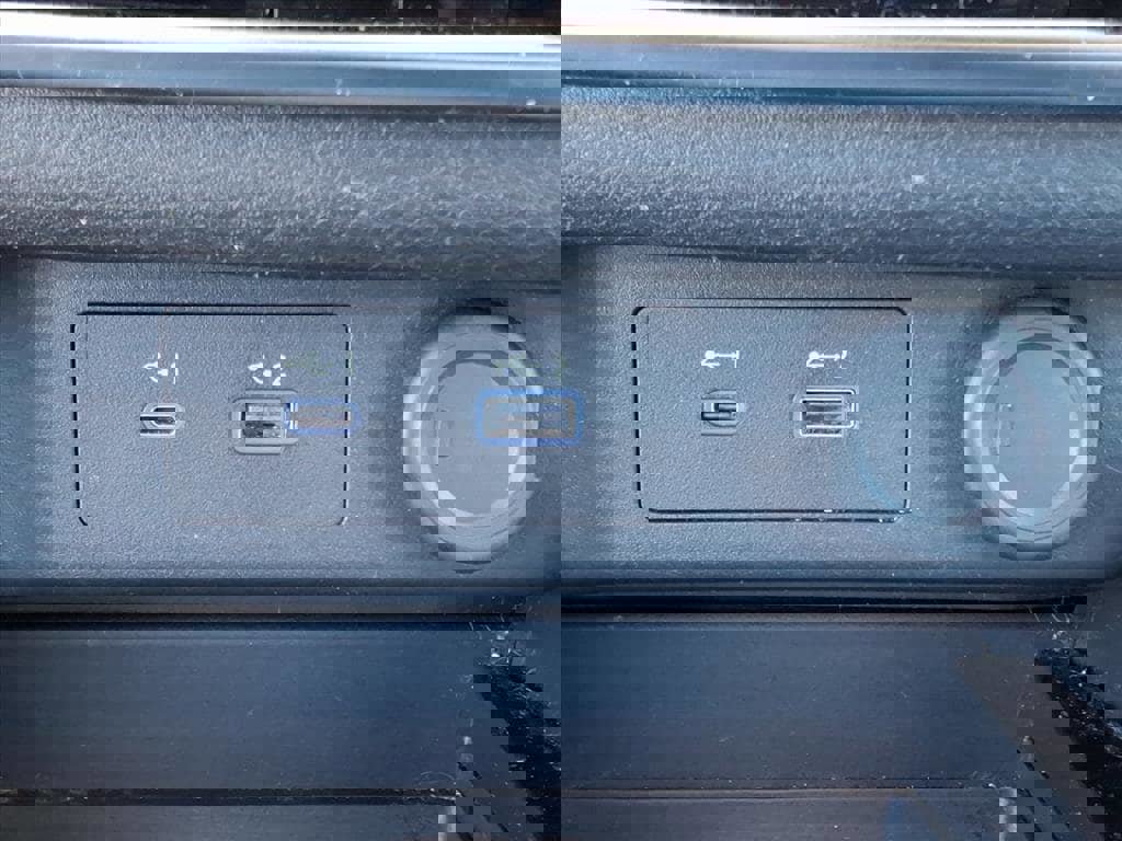 Used 2023 Nissan Rogue SV image 12