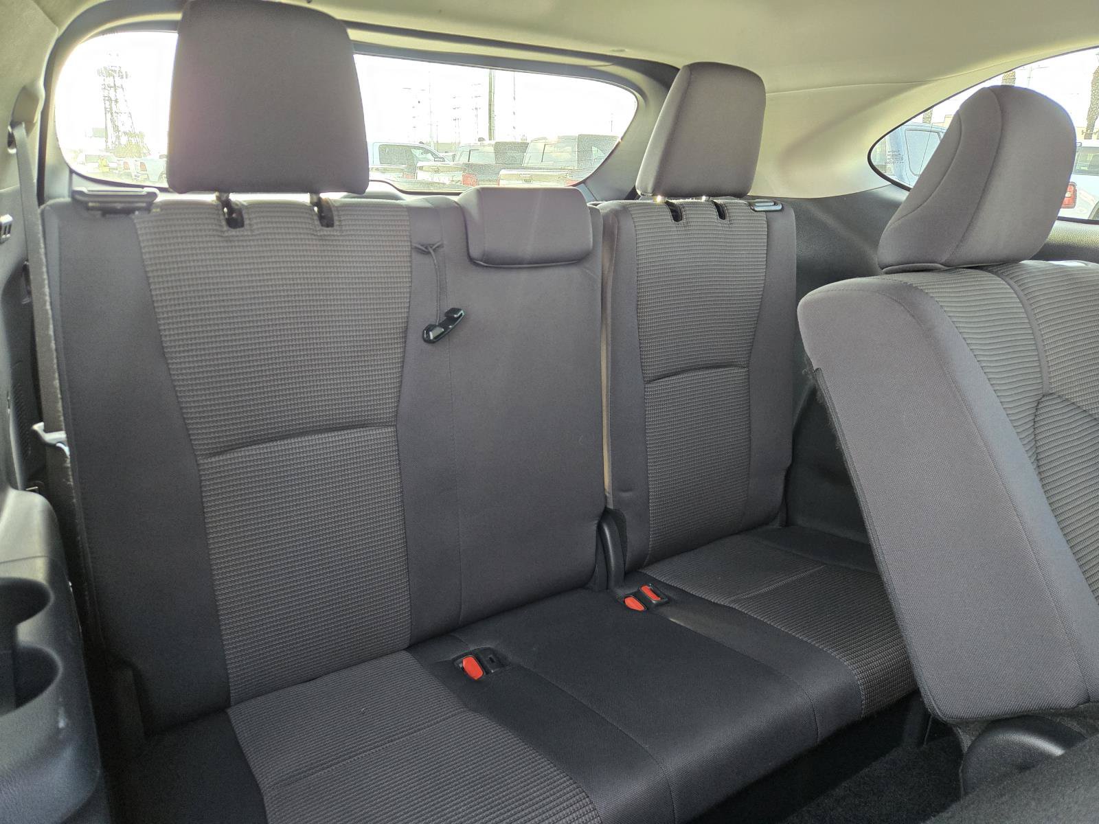 Used 2024 Toyota Highlander LE FWD image 30