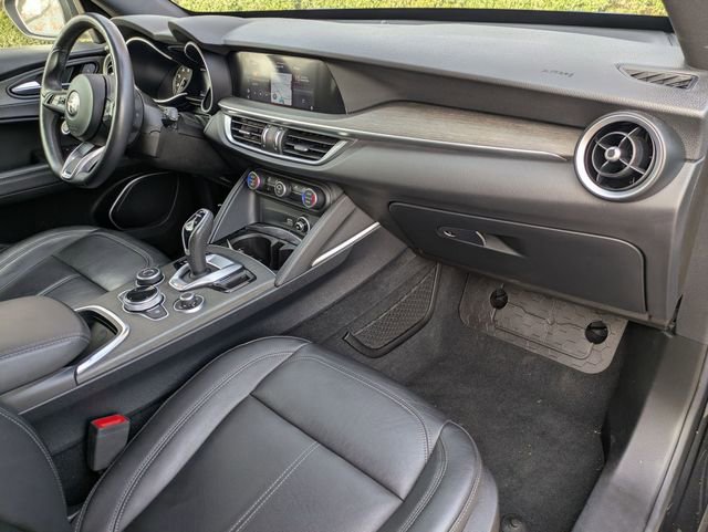 Used 2021 Alfa Romeo Stelvio Ti w/ Active Assist 2 Package TI AWD/4WD image 30