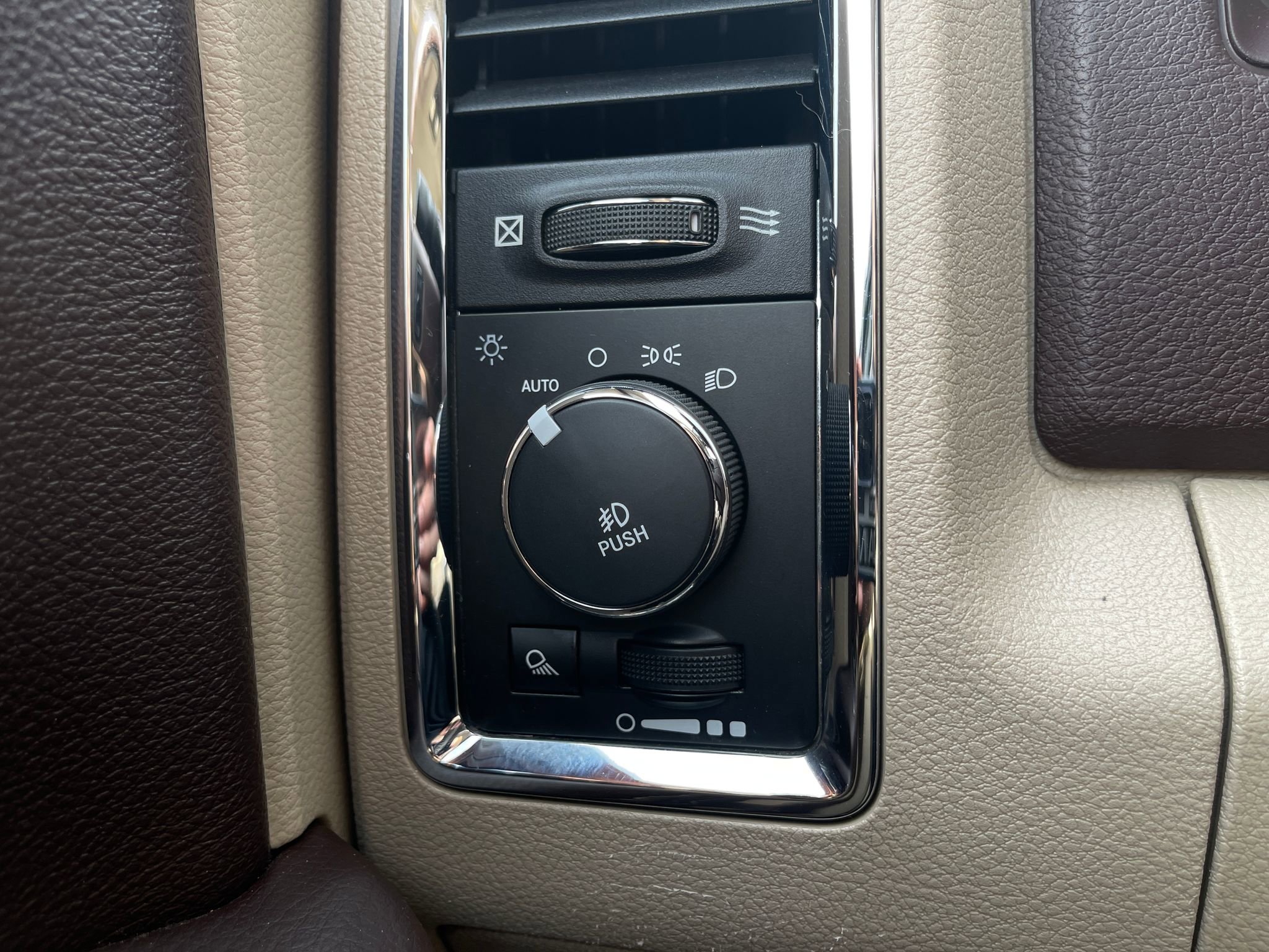 Used 2016 RAM 2500 Laramie w/ Cold Weather Group image 20