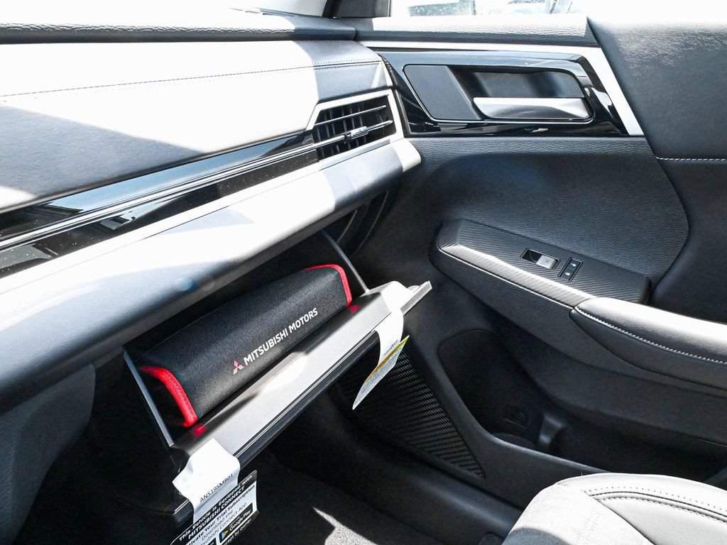 New 2024 Mitsubishi Outlander SE AWD/4WD image 16
