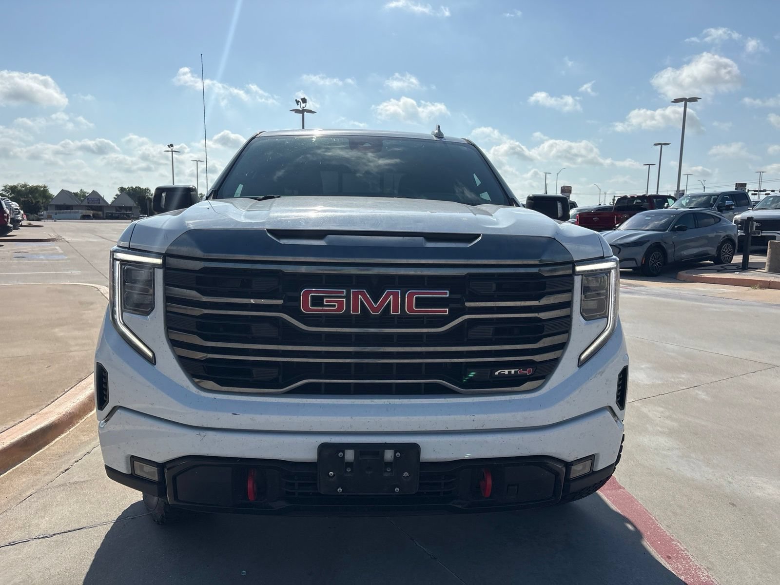 Used 2022 GMC Sierra 1500 AT4 w/ AT4 Preferred Package AWD/4WD image 2