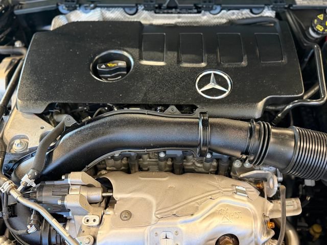 Used 2023 Mercedes-Benz GLB 250 4MATIC w/ Premium Package image 48