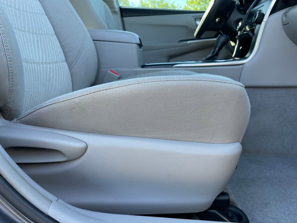 Used 2016 Toyota Camry LE image 29