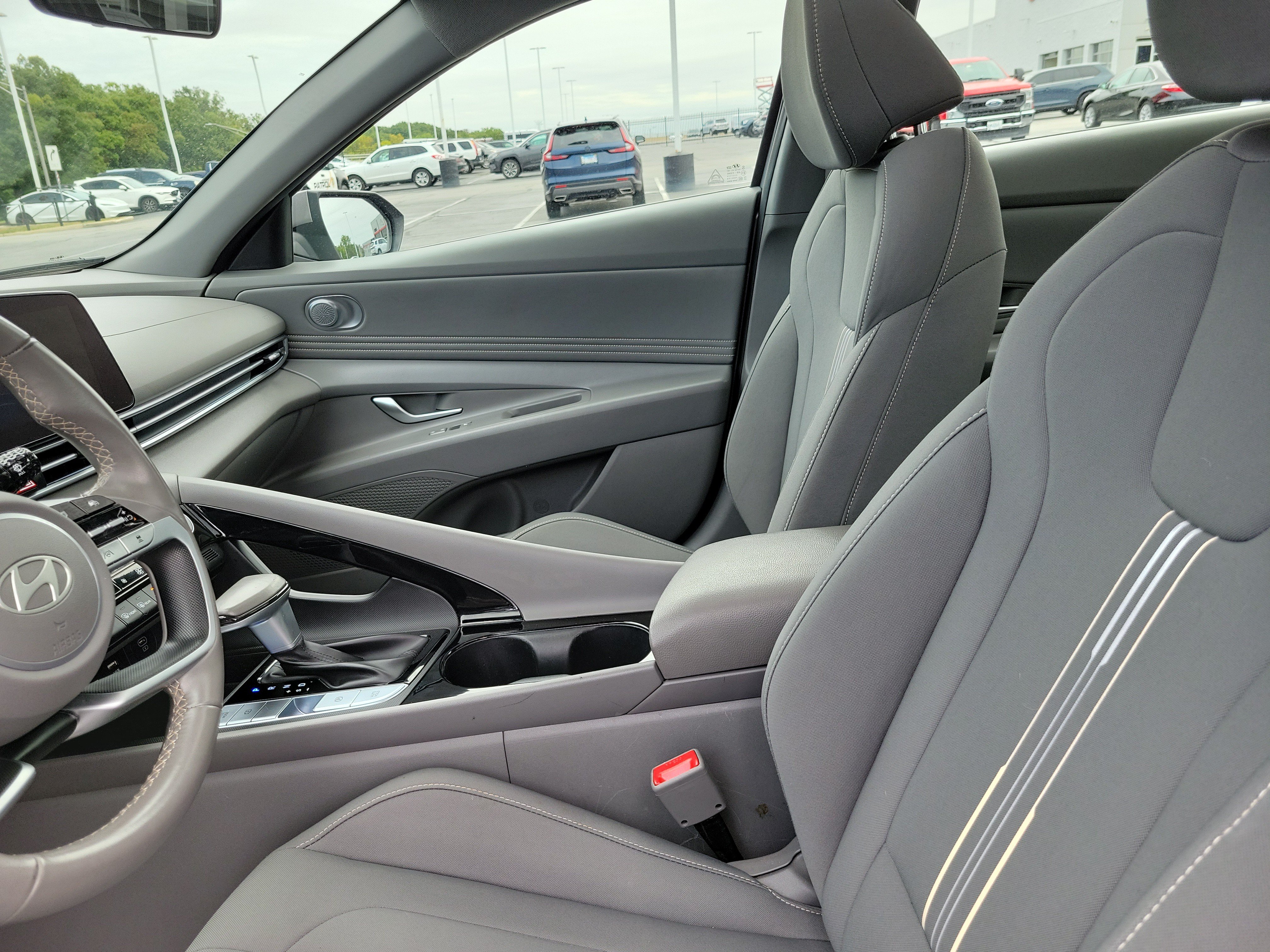 Used 2025 Hyundai Elantra SEL FWD image 19