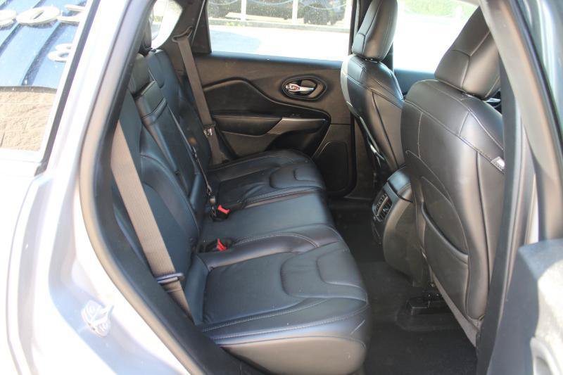 Used 2019 Jeep Cherokee Limited AWD/4WD image 12