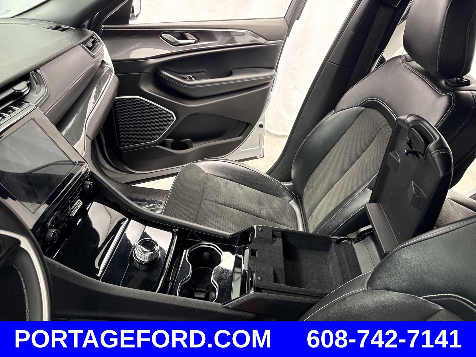 Used 2022 Jeep Grand Cherokee L Laredo AWD/4WD image 19