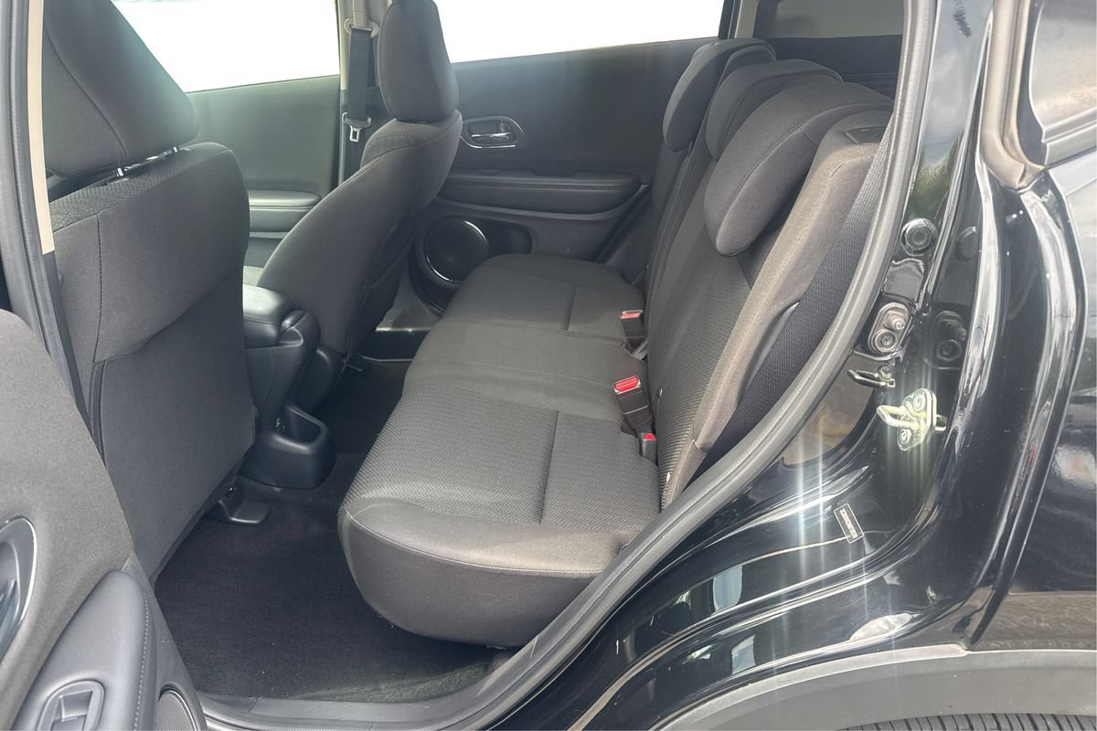Used 2017 Honda HR-V EX image 10