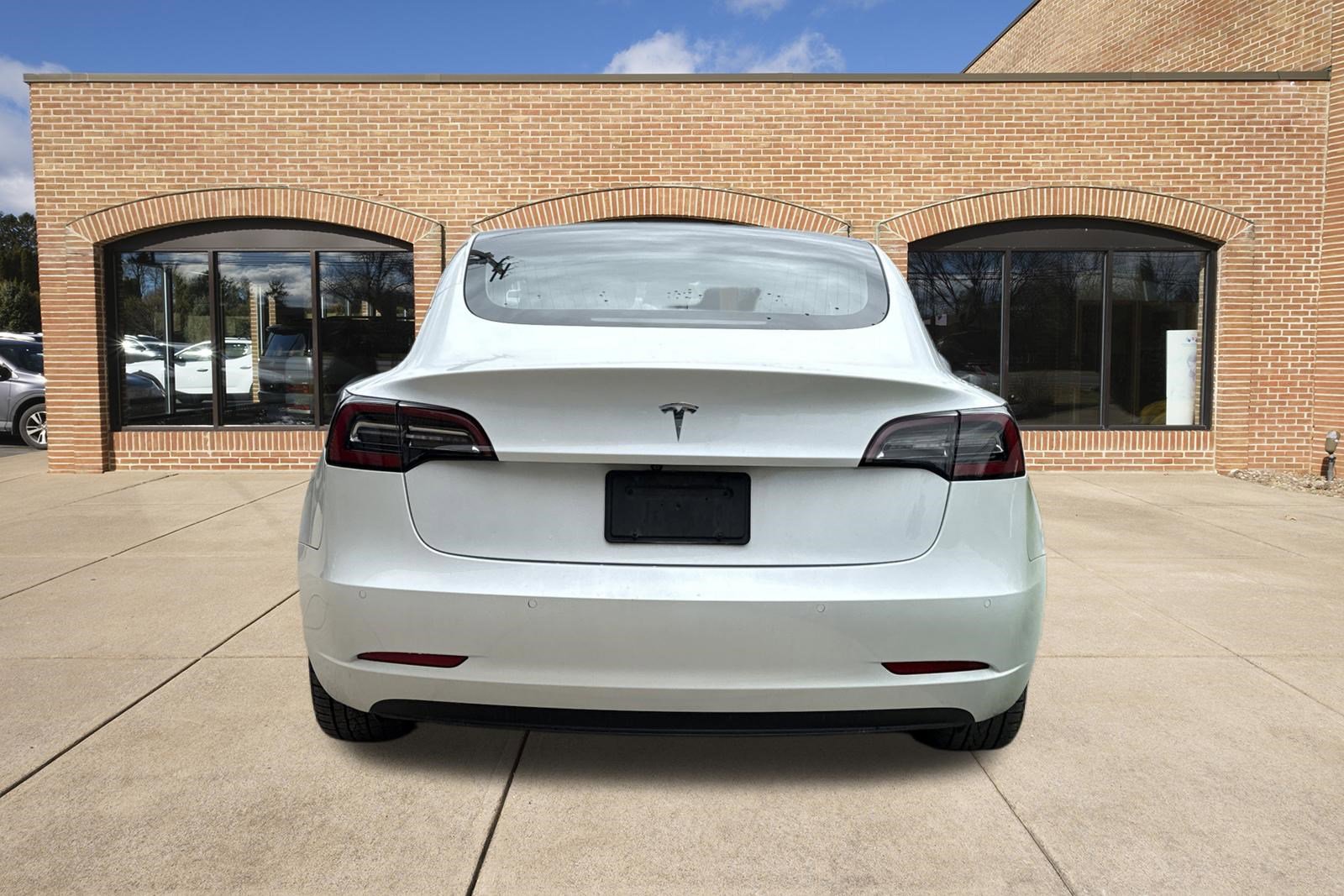 Used 2020 Tesla Model 3 Standard Range RWD image 4
