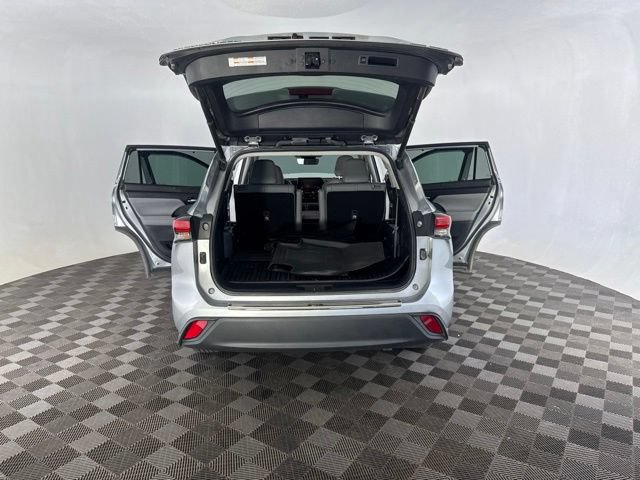 Used 2020 Toyota Highlander XLE w/ Protection Package #3 AWD/4WD image 18