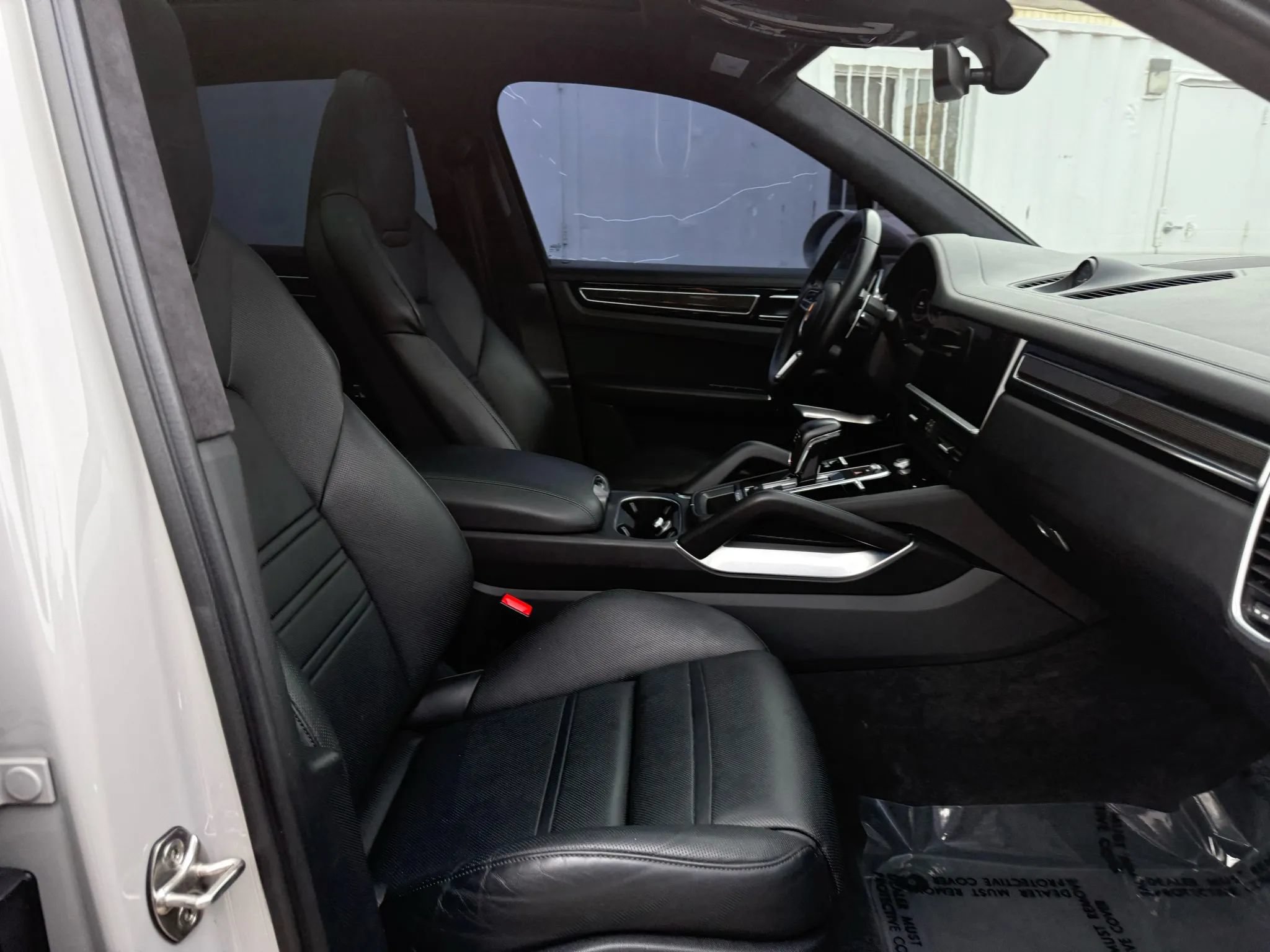 Used 2023 Porsche Cayenne Turbo w/ Premium Package Plus AWD/4WD image 30